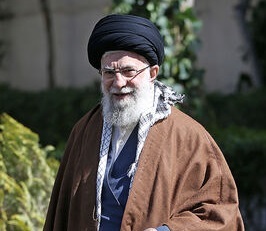 رهبر انقلاب اسلامی در روز درختکاری دو اصله نهال میوه کاشتند؛